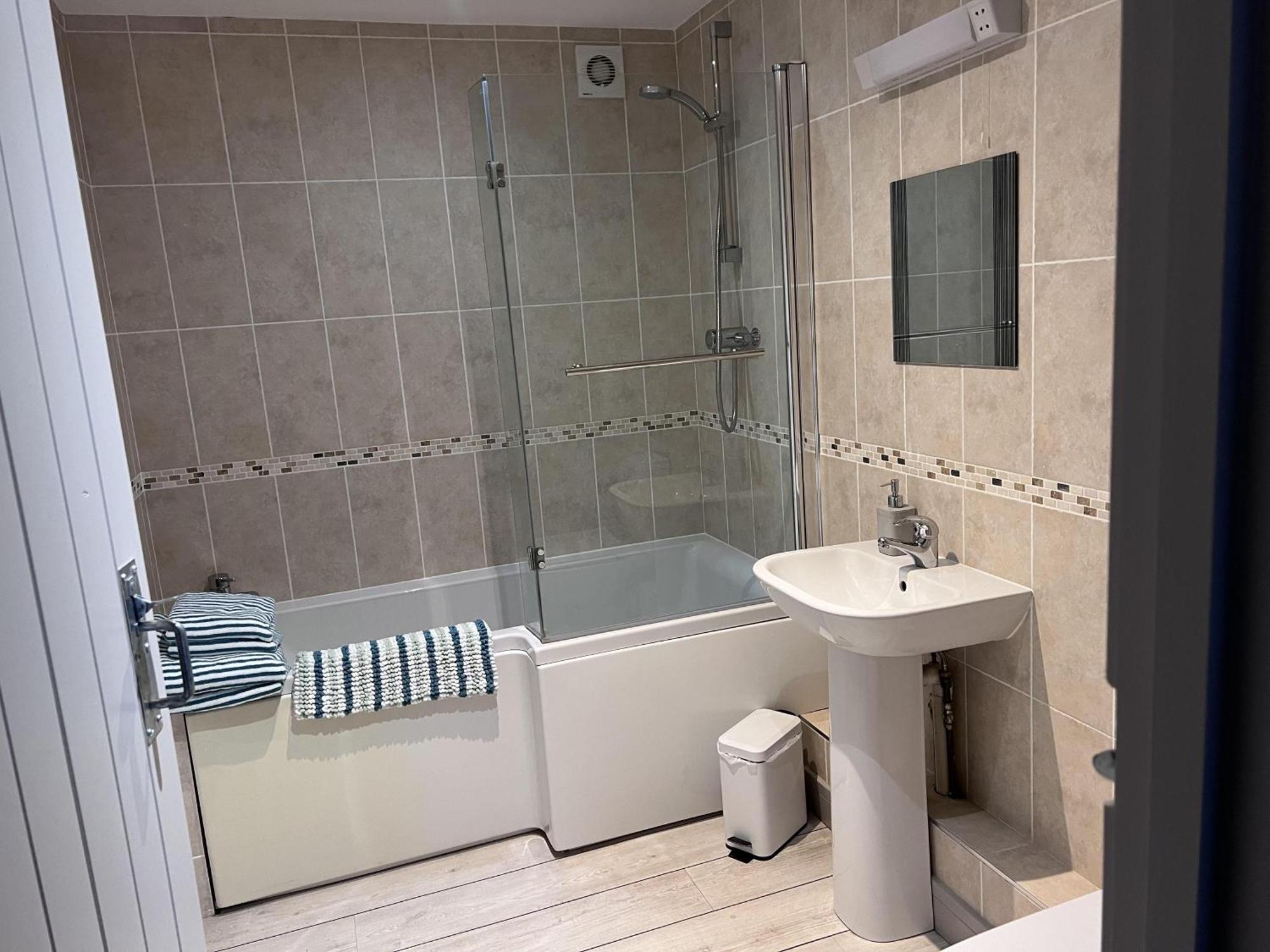 Poachers Hut - Captivating 1-Bed Cottage Shorwell מראה חיצוני תמונה