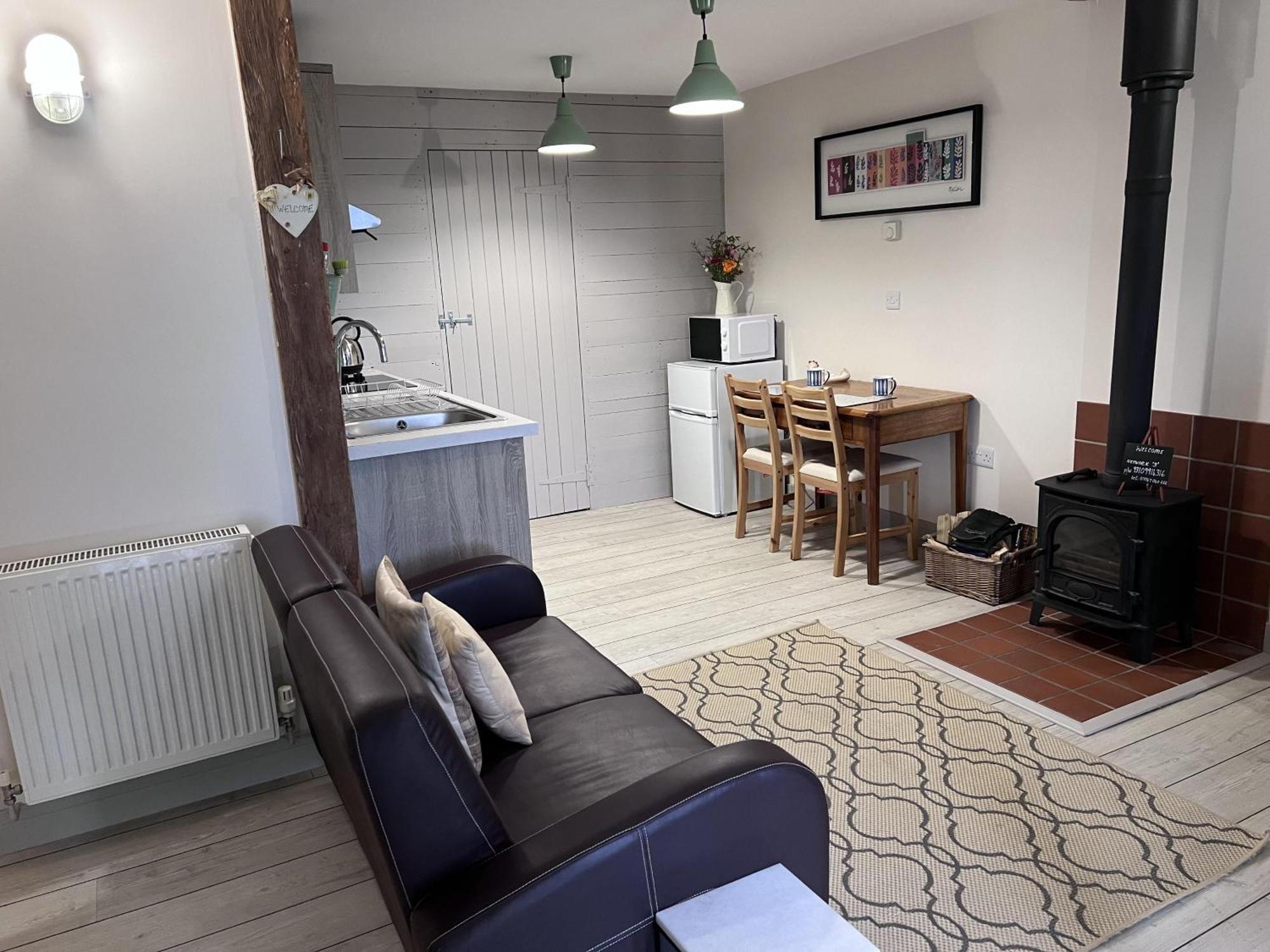 Poachers Hut - Captivating 1-Bed Cottage Shorwell מראה חיצוני תמונה