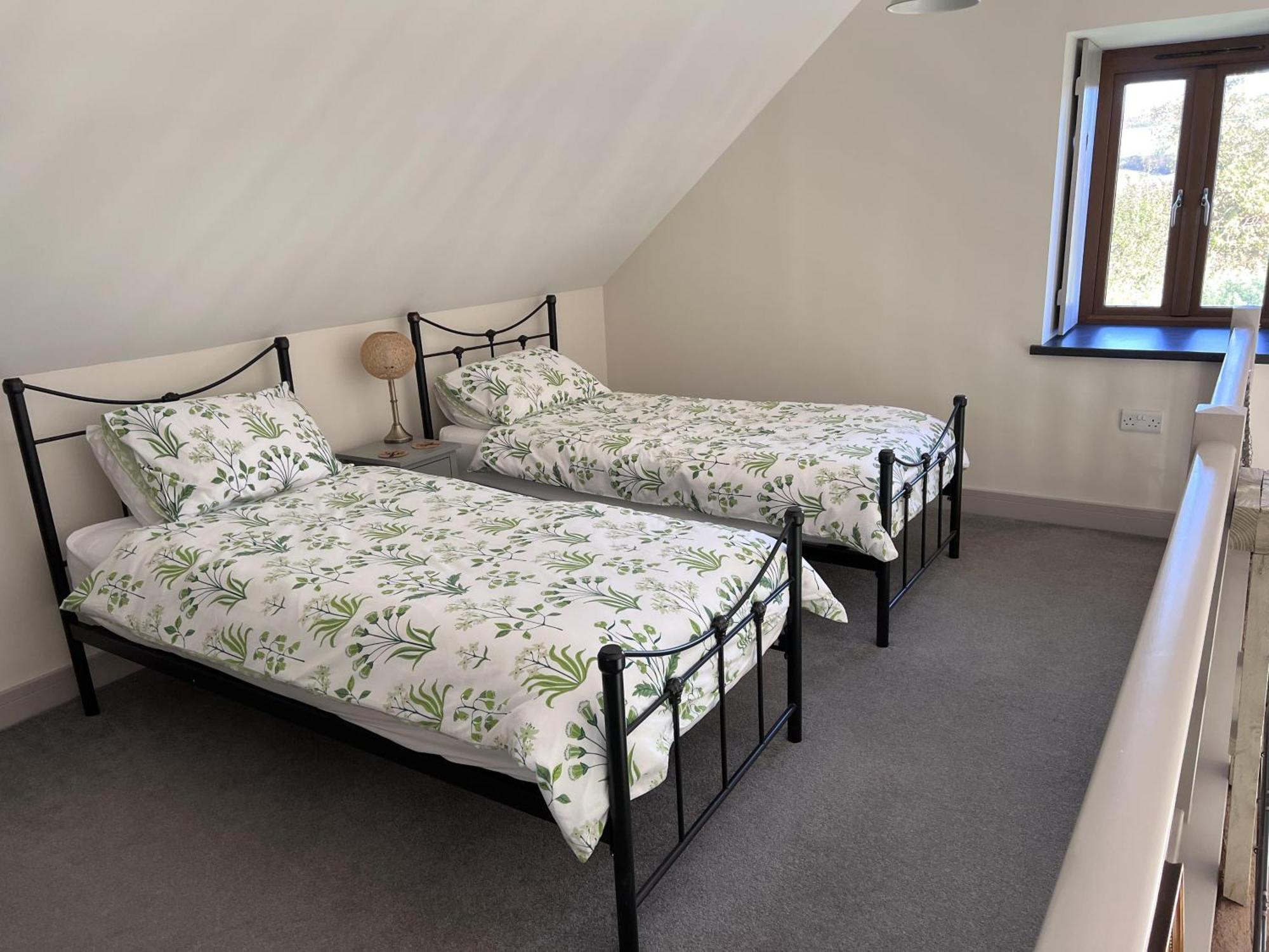 Poachers Hut - Captivating 1-Bed Cottage Shorwell מראה חיצוני תמונה